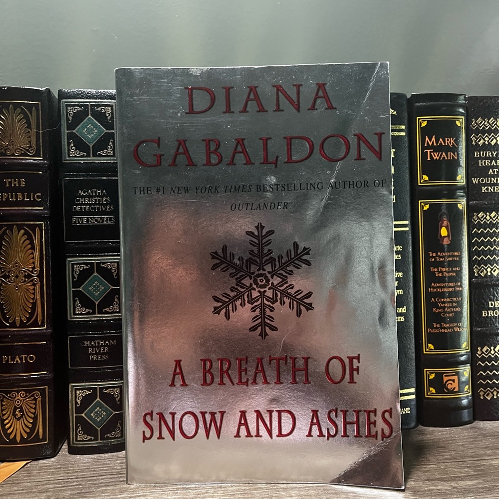 A Breath of Snow and Ashes (Outlander)By Diana Gabaldon Paperback Book